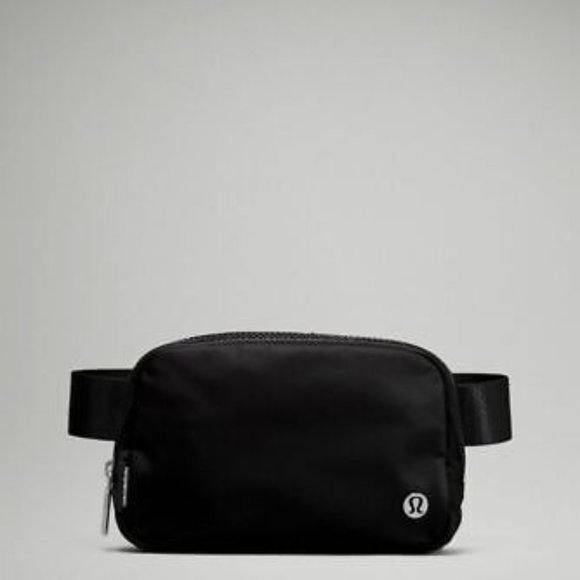 NWT Lululemon Everywhere Belt Bag Black - Picture 2 of 5